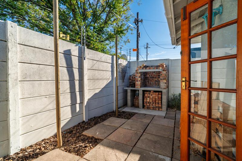 2 Bedroom Property for Sale in Harfield Village Western Cape